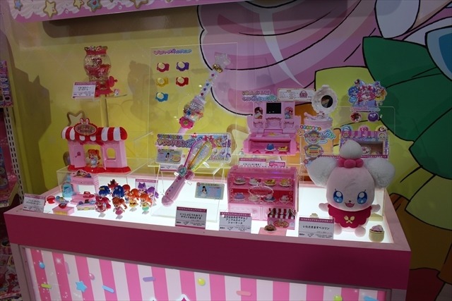 「妖怪ウォッチ」「プリキュア」に「ウルトラマン」「仮面ライダー」まで盛りだくさんなバンダイブース【おもちゃショー2017】