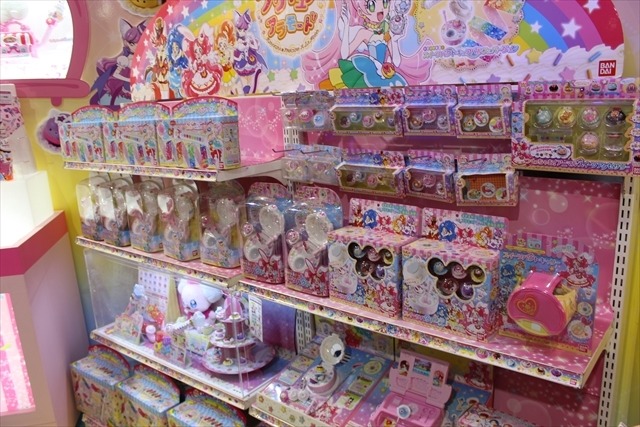 「妖怪ウォッチ」「プリキュア」に「ウルトラマン」「仮面ライダー」まで盛りだくさんなバンダイブース【おもちゃショー2017】