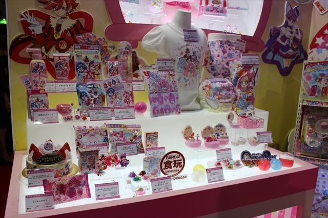 「妖怪ウォッチ」「プリキュア」に「ウルトラマン」「仮面ライダー」まで盛りだくさんなバンダイブース【おもちゃショー2017】