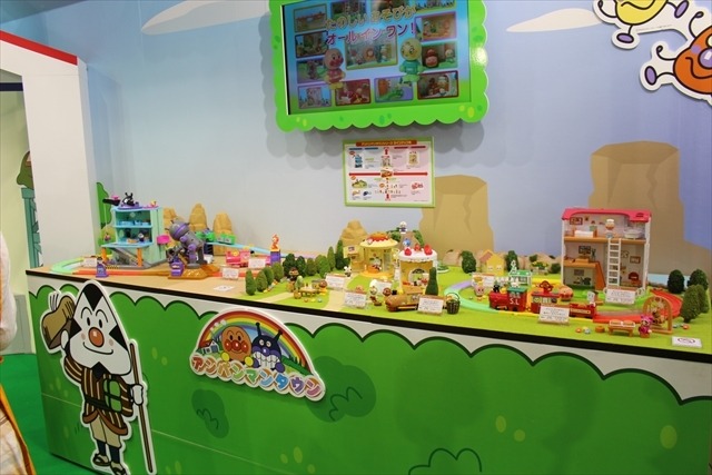 「妖怪ウォッチ」「プリキュア」に「ウルトラマン」「仮面ライダー」まで盛りだくさんなバンダイブース【おもちゃショー2017】