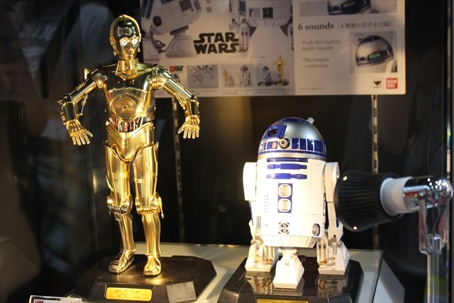 「ガンダム」「スター・ウォーズ」フィギュアやプラモがずらりと並ぶバンダイブース【おもちゃショー2017】