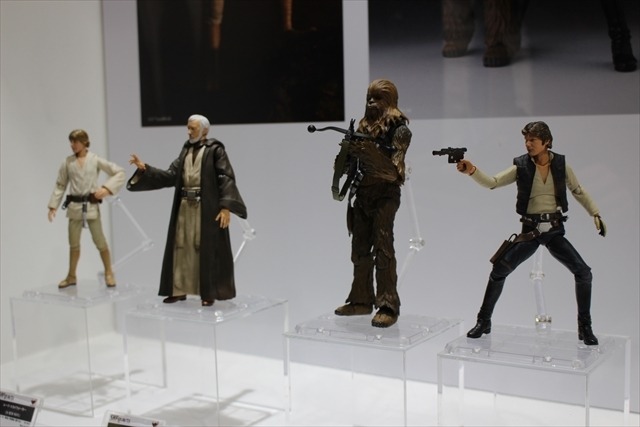「ガンダム」「スター・ウォーズ」フィギュアやプラモがずらりと並ぶバンダイブース【おもちゃショー2017】