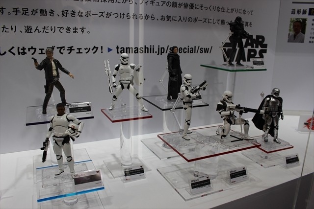 「ガンダム」「スター・ウォーズ」フィギュアやプラモがずらりと並ぶバンダイブース【おもちゃショー2017】