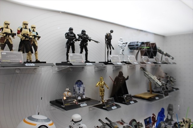 「ガンダム」「スター・ウォーズ」フィギュアやプラモがずらりと並ぶバンダイブース【おもちゃショー2017】