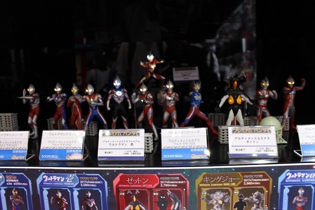 「ガンダム」「スター・ウォーズ」フィギュアやプラモがずらりと並ぶバンダイブース【おもちゃショー2017】