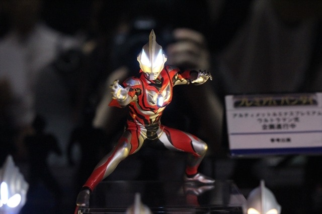 「ガンダム」「スター・ウォーズ」フィギュアやプラモがずらりと並ぶバンダイブース【おもちゃショー2017】