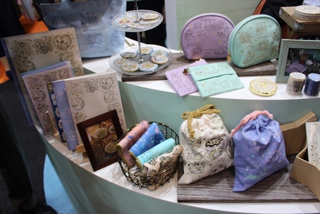 「ポケモン」「ドラえもん」のかわいいグッズから痛バッグまで！ショウワノートブース【おもちゃショー2017】