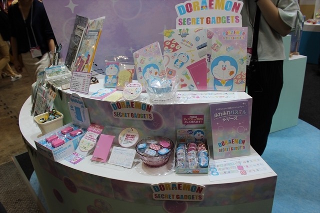 「ポケモン」「ドラえもん」のかわいいグッズから痛バッグまで！ショウワノートブース【おもちゃショー2017】