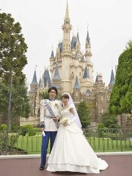 第5位　シンデレラ城でのウェディング1組目お迎え