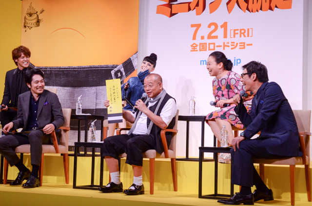 生瀬勝久が声優業界に名乗り!?「怪盗グルーのミニオン大脱走」完成報告会にキャスト集結