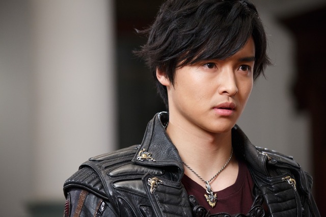 流牙役 栗山航（c）2018「KAMINOKIBA」雨宮慶太/東北新社