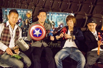 左からチョン・テセ選手、吉田麻也選手、大津祐樹選手、安田理大選手