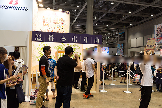 温泉むすめブースではイラスト合同本やミニアルバムが販売【コミケ92】