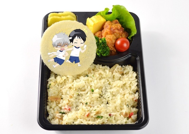 虹村修造、灰崎祥吾の帝光中体育祭のお昼時は炒飯弁当（c）藤巻忠俊／集英社・黒子のバスケ製作委員会