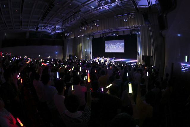 「温泉むすめ 1st LIVE」高田憂希・桑原由気らキャスト陣が歌にゲームに大盛り上がり！