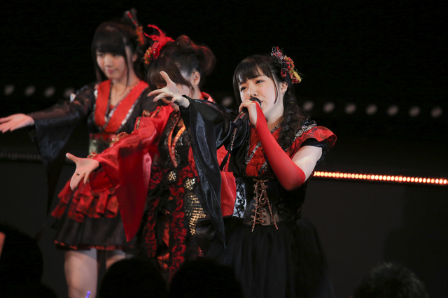 「温泉むすめ 1st LIVE」高田憂希・桑原由気らキャスト陣が歌にゲームに大盛り上がり！