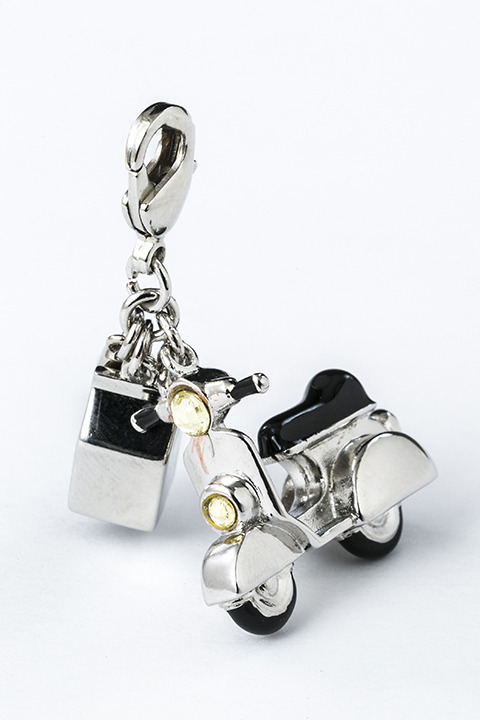 「『銀魂』コラボレーションチャームセット（万事屋モデル）」(C)空知英秋／集英社・テレビ東京・電通・BNP・アニプレックス