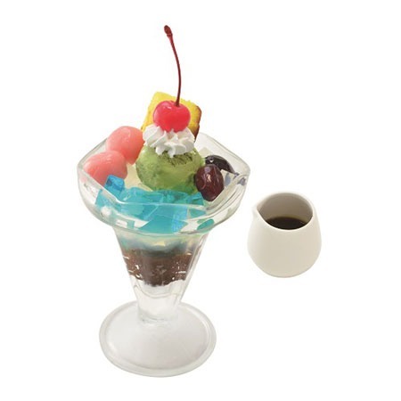 「6つ子のあんみつパフェ」（C）赤塚不二夫／おそ松さん製作委員会