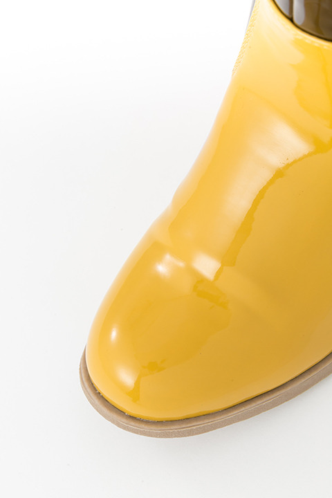 レインシューズ（マミモデル）(C)Magica Quartet／Aniplex・Madoka Movie Project Rebellion