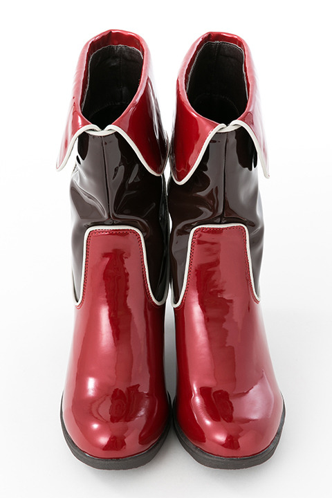 レインシューズ（杏子モデル）(C)Magica Quartet／Aniplex・Madoka Movie Project Rebellion