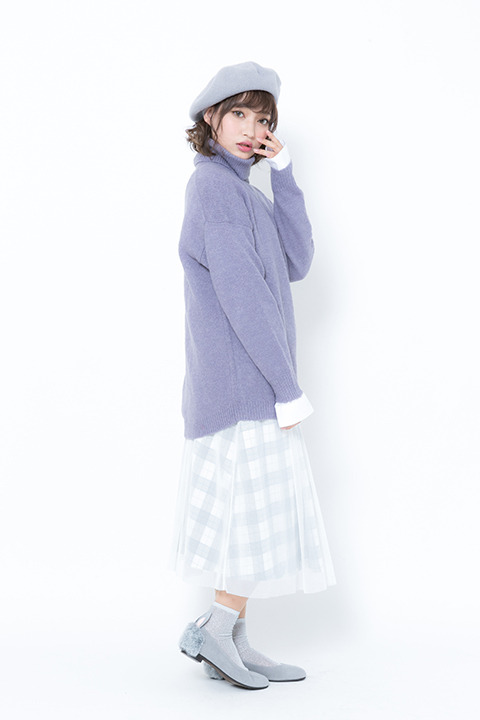 フラットパンプス（ワイルドギース モデル）岡田紗佳による着用イメージ(C)Koi・芳文社／ご注文は製作委員会ですか？？