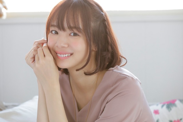 岡田紗佳による着用イメージ(C)Koi・芳文社／ご注文は製作委員会ですか？？