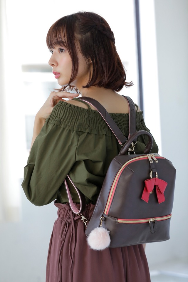 岡田紗佳による着用イメージ(C)Koi・芳文社／ご注文は製作委員会ですか？？