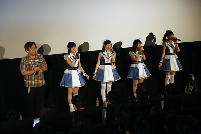 写真左から、板垣伸、吉岡茉祐、田中美海、奥野香耶、高木美佑(C)Green Leaves / Wake Up, Girls！3製作委員会