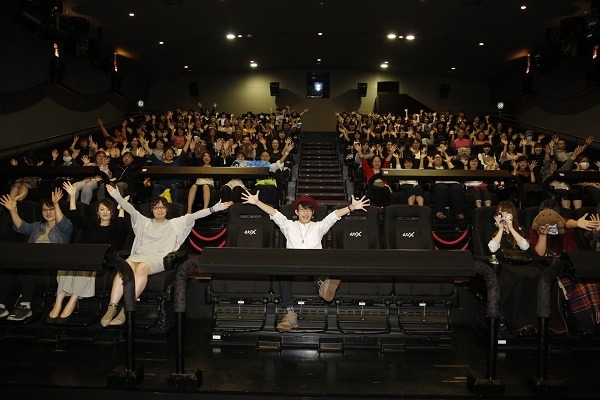 (C)はせつ町民会／ユーリ!!! on ICE 製作委員会