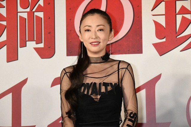 映画『鋼の錬金術師』完成報告会見に登壇したマスタング大佐役のディーン・フジオカ　(C)2017 荒川弘/SQUARE ENIX 映画『鋼の錬金術師』完成報告会見に登壇したラスト役の松雪泰子(C)2017 映画「鋼の錬金術師」製作委員会