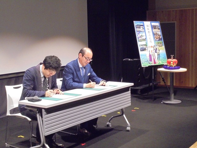 「調印の様子」(C) 2017 サクラクエスト製作委員会