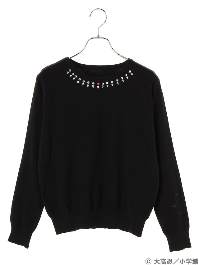 「マギのビジュー付きニットプルオーバー」5,990円+税(C)大高忍／小学館
