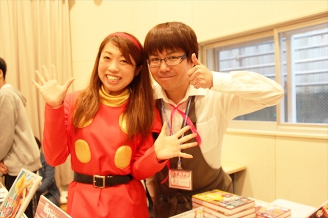 左から石ノ森博物館のお姉さん、千葉一伸