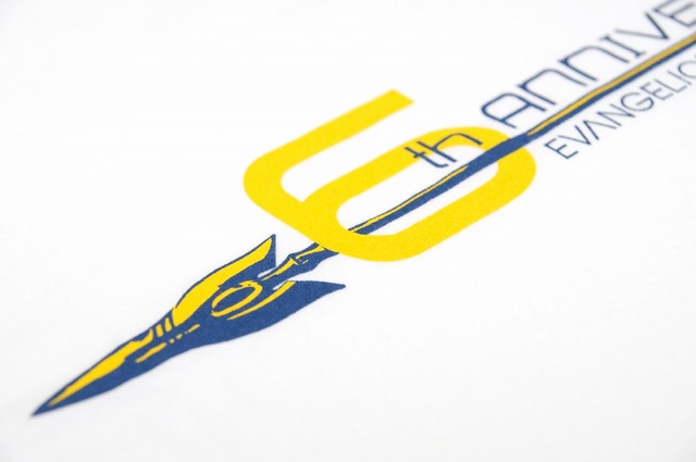 「6周年記念ロゴ Tシャツ」（M/Lサイズ） 2,500円＋税(C)カラー