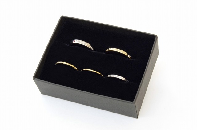 「5連リング（S/Mサイズ）」　4,200円＋税(C)カラー