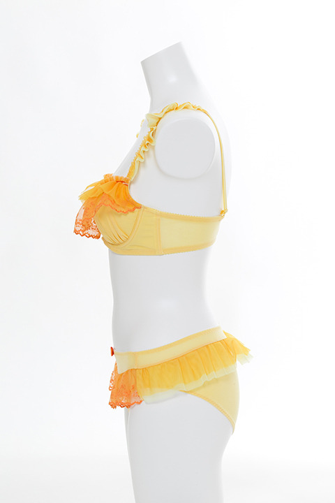 「おジャ魔女どれみ」ランジェリーセット はづきモデル各9,800円(税別)(C)東映アニメーション