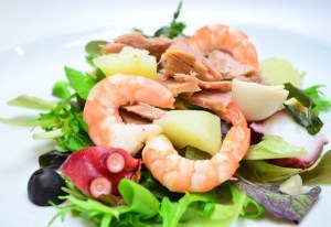 フード：ケントの合理的なサラダ(c)IF･DF/「AMNESIA」製作委員会