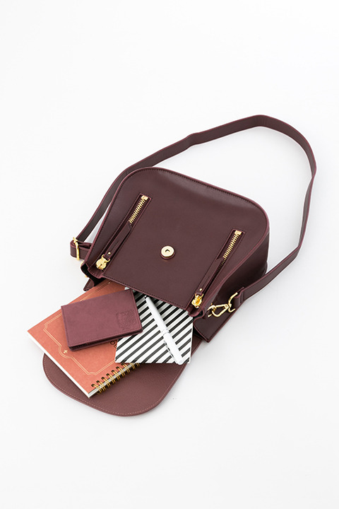 ショルダーバッグ（エレン・イェーガー）10,800円（税抜）(C)諫山創・講談社／「進撃の巨人」製作委員会