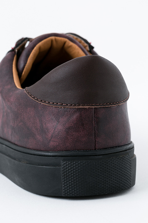 スニーカー（エレン・イェーガー）10,800円（税抜）(C)諫山創・講談社／「進撃の巨人」製作委員会