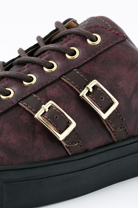 スニーカー（エレン・イェーガー）10,800円（税抜）(C)諫山創・講談社／「進撃の巨人」製作委員会