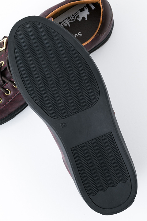 スニーカー（エレン・イェーガー）10,800円（税抜）(C)諫山創・講談社／「進撃の巨人」製作委員会