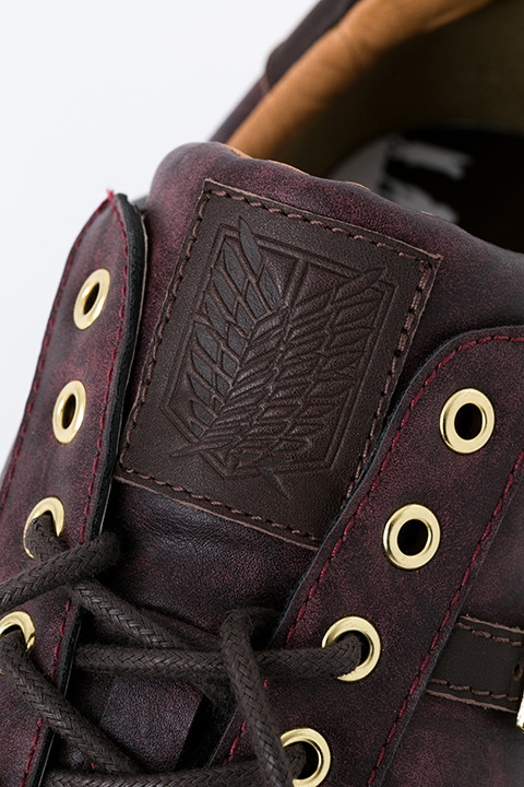 スニーカー（エレン・イェーガー）10,800円（税抜）(C)諫山創・講談社／「進撃の巨人」製作委員会