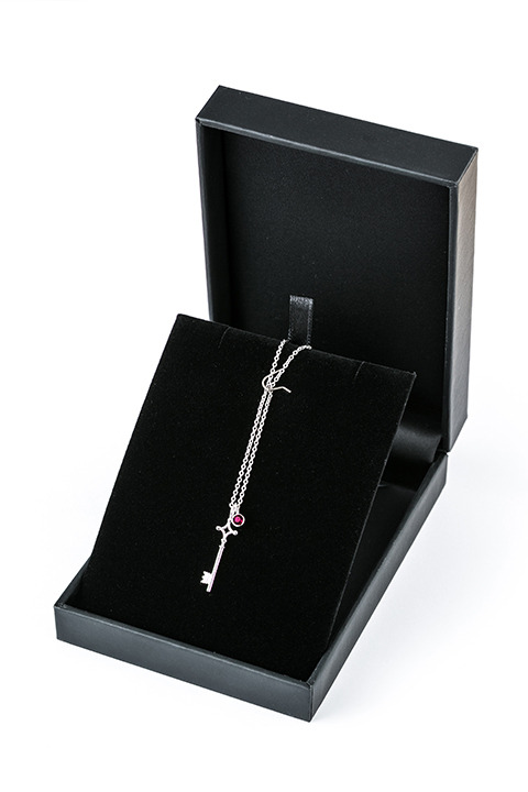 ネックレス（エレン・イェーガー）10,800円（税抜）(C)諫山創・講談社／「進撃の巨人」製作委員会