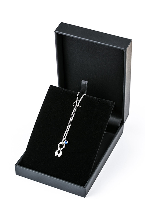 ネックレス（エルヴィン・スミス）10,800円（税抜）(C)諫山創・講談社／「進撃の巨人」製作委員会