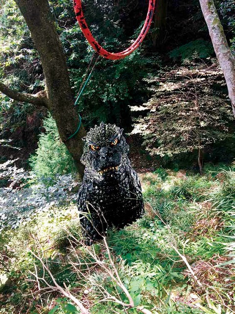 大山名物「かわらけ投げ」（C）2017 TOHO CO., LTD.