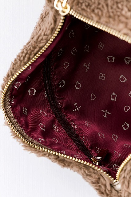 ヴィクトル・ニキフォロフモデル ファークラッチバッグ（C）はせつ町民会／ユーリ!!! on ICE 製作委員会