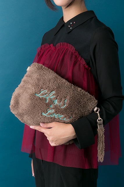 ヴィクトル・ニキフォロフモデル 着用（C）はせつ町民会／ユーリ!!! on ICE 製作委員会