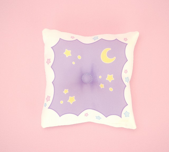 クッション メルヘンVer.650円(税抜)(C)BROCCOLI