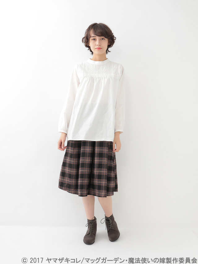 魔法使いの嫁チセイメージブラウス 4,990円+税　(C)2017 ヤマザキコレ/マッグガーデン・魔法使いの嫁製作委員会