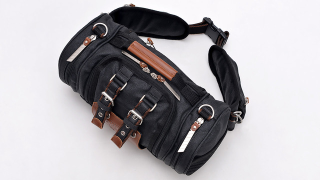 「立体機動ポーチ 4wayバッグ 進撃の巨人モデル」トップビュー(C)諌山創／講談社